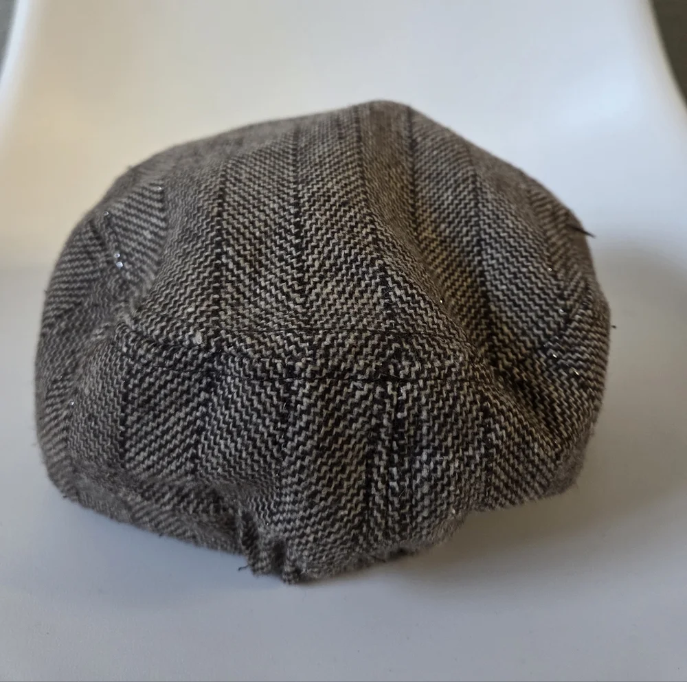 Women's Stylish Plaid Hat With Metal Embelishment